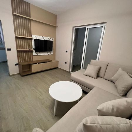 Large Apartment Vlore Exterior photo