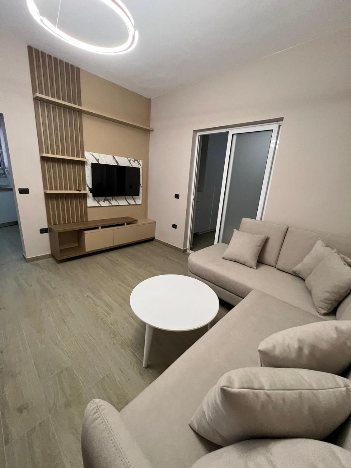 Large Apartment Vlore Exterior photo