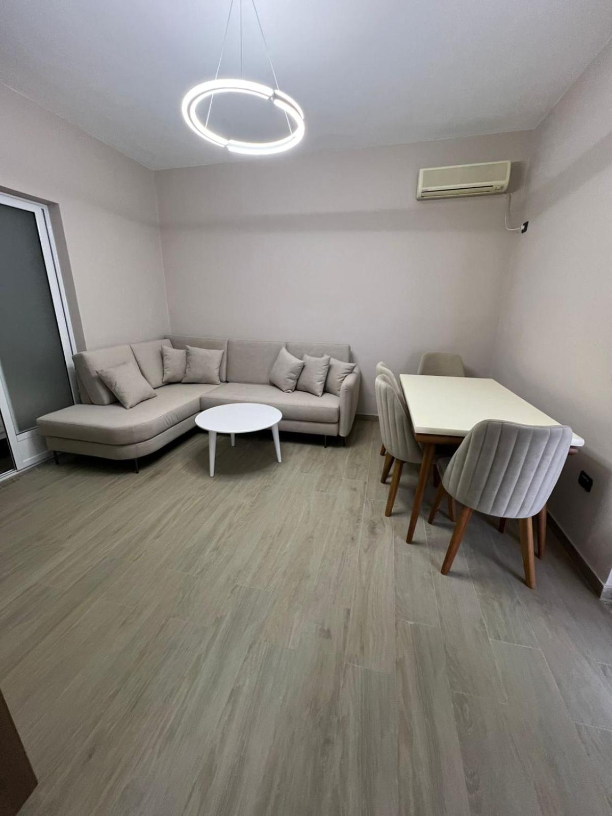 Large Apartment Vlore Exterior photo